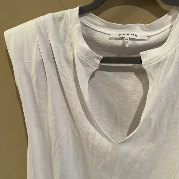 FRAME Padded Shoulder V-Neck T-Shirt - Picture 6 of 7